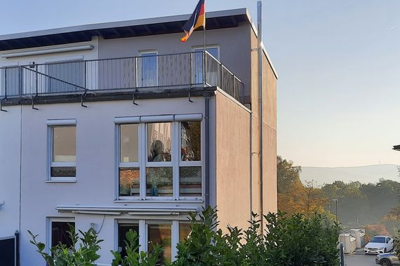 s-h-i.de: „Einfamilienhaus inkl. Garage und Stellplätzen in ruhiger Lage mit toller Infrastruktur"