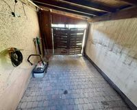 Schuppen hinter Carport