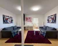 Wohnzimmer mit offener Küche