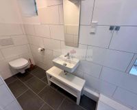 Badezimmer mit Dusche & Tageslicht, Fenster