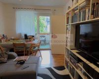 Wohnzimmer mit Balkon